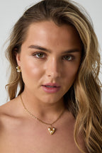 Necklace with hanging heart and pearls