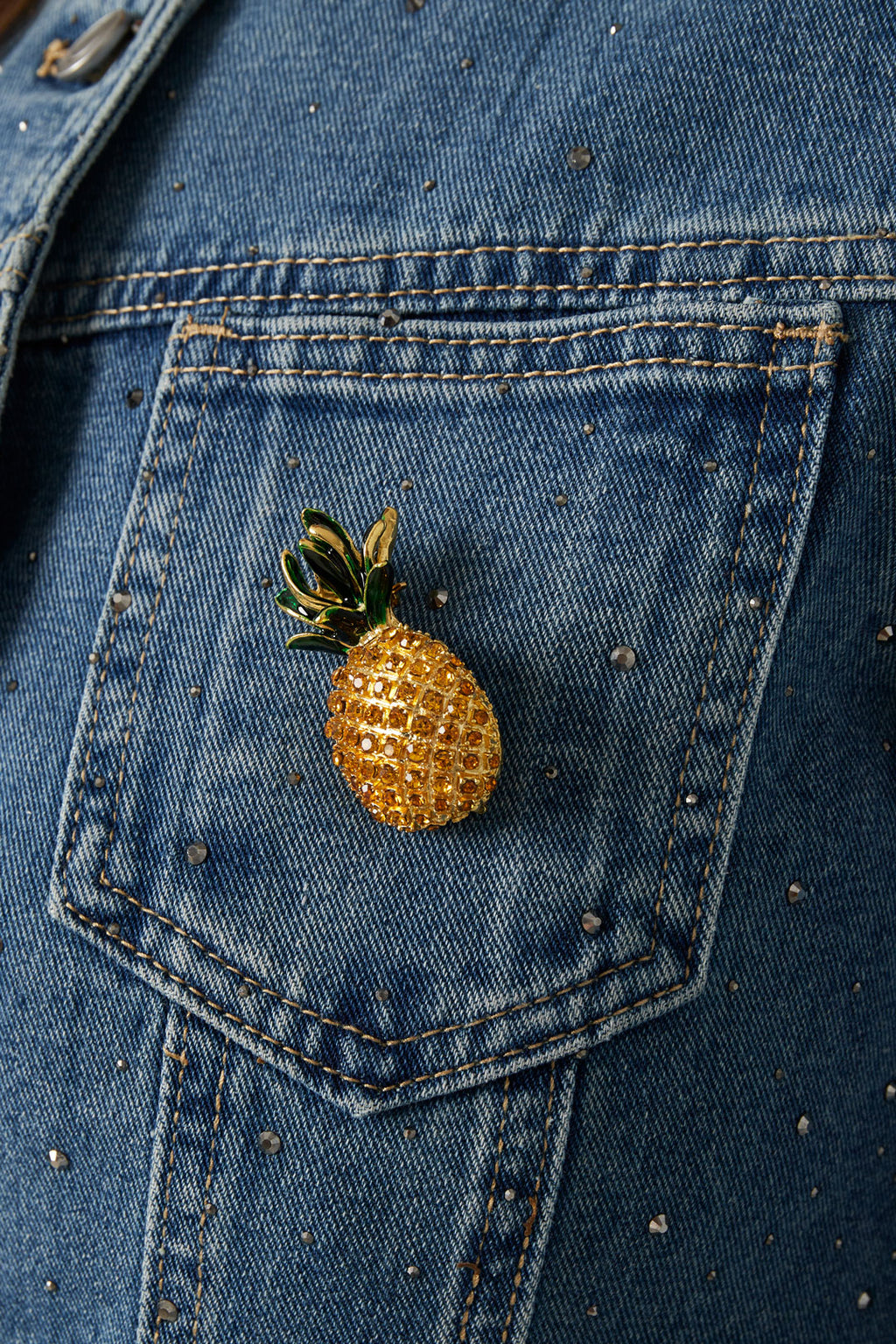 Pineapple brooch